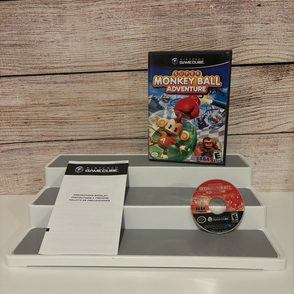 Nintendo GameCube Super Monkey Ball Adventure - Red and Black